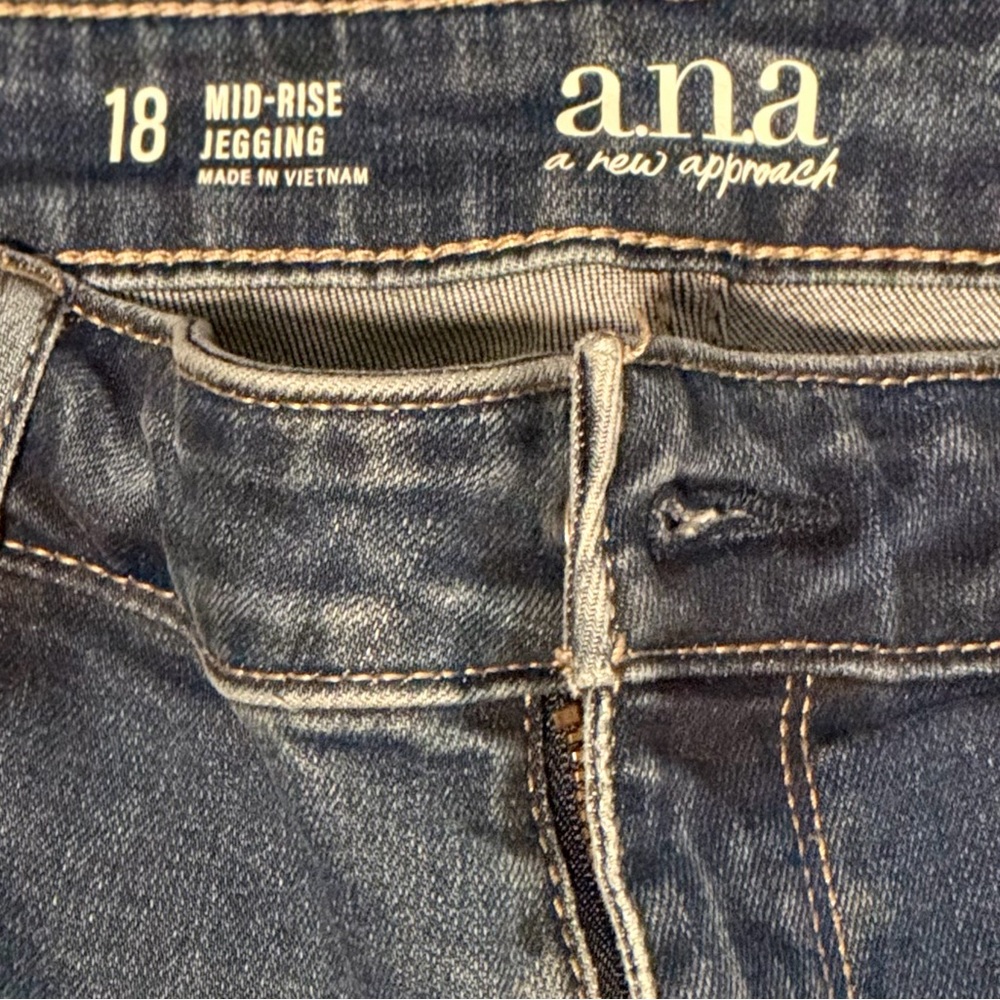 a.n.a Mid-Rise Jeggings - Dark Blue